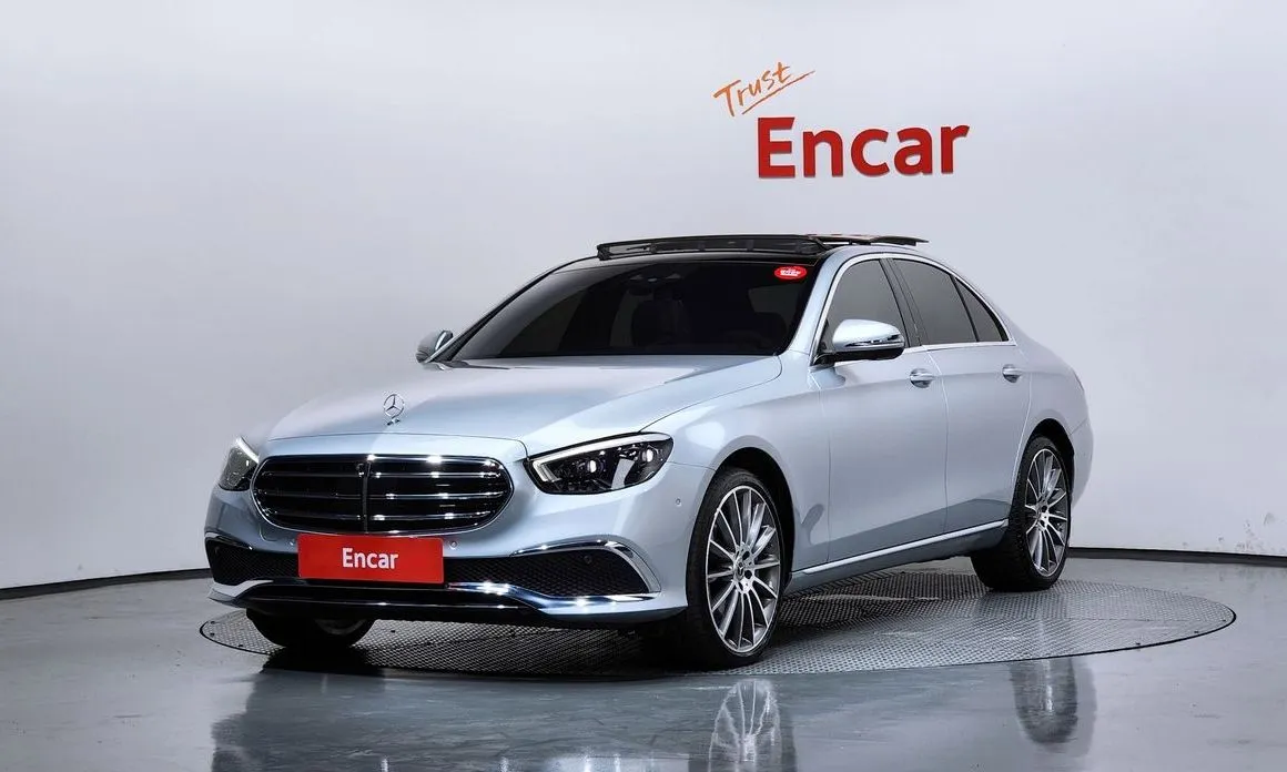 Mercedes-Benz E-Class — фото 1