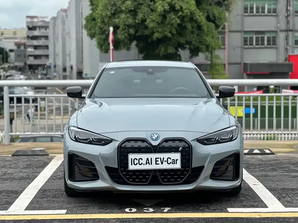 BMW i4 — фото 7