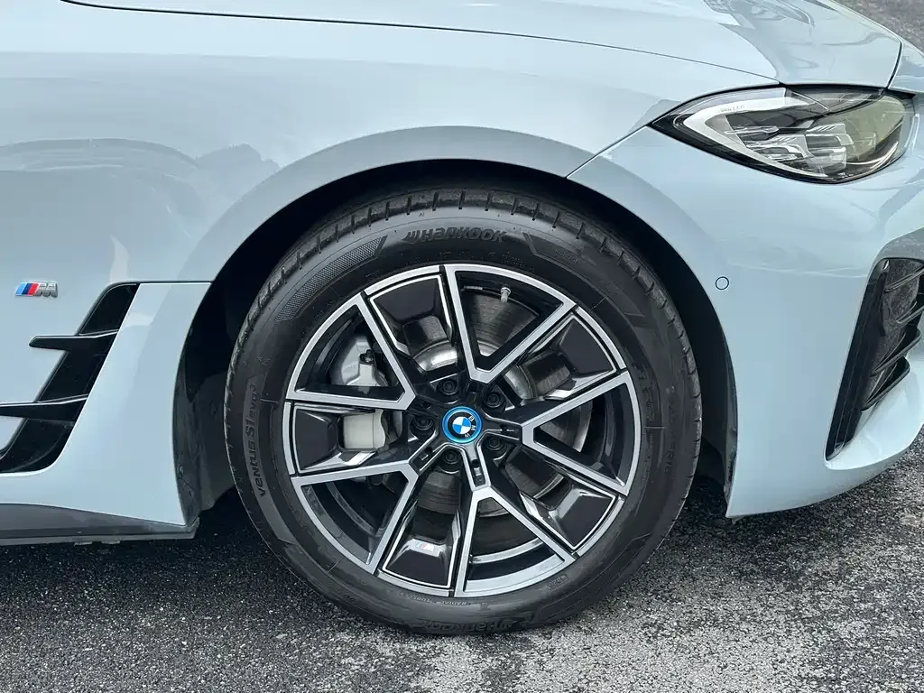BMW i4 — фото 3