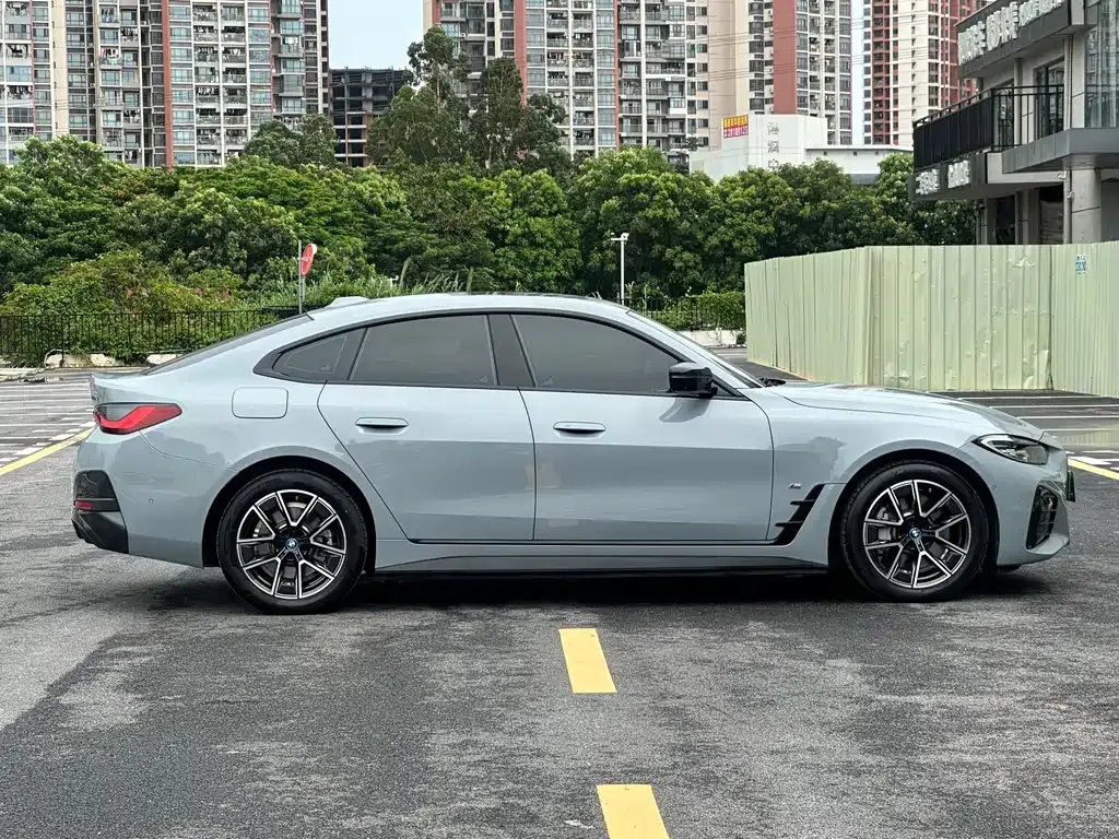 BMW i4 — фото 10