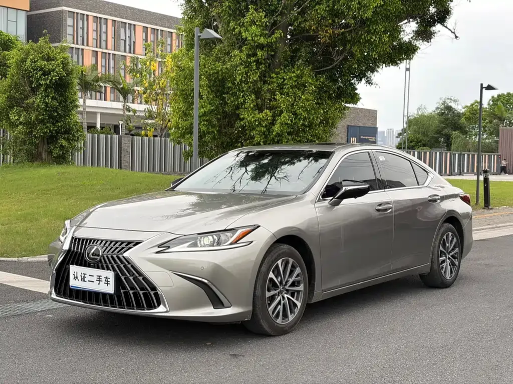 Lexus ES — фото 1