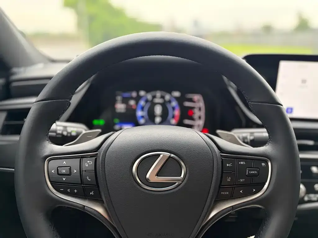Lexus ES — фото 10