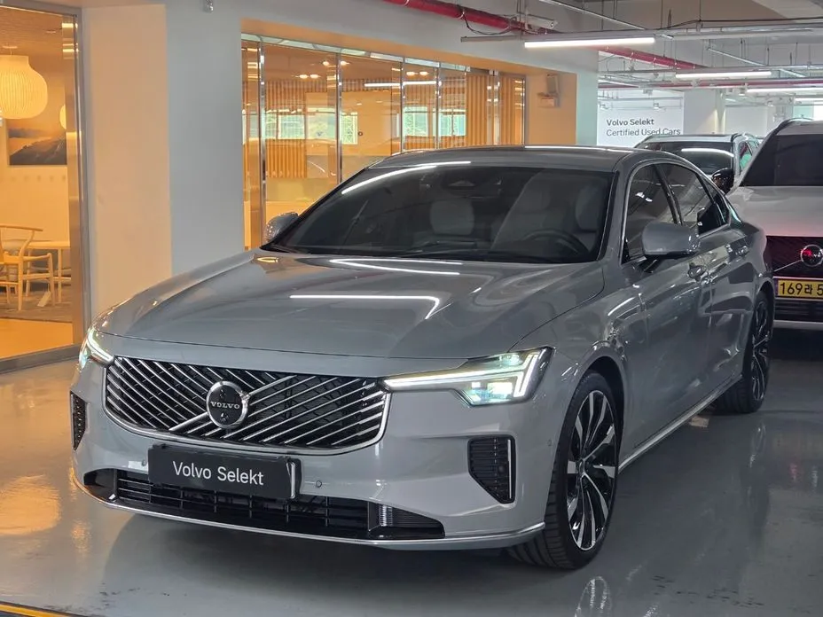 Volvo S90 — фото 1