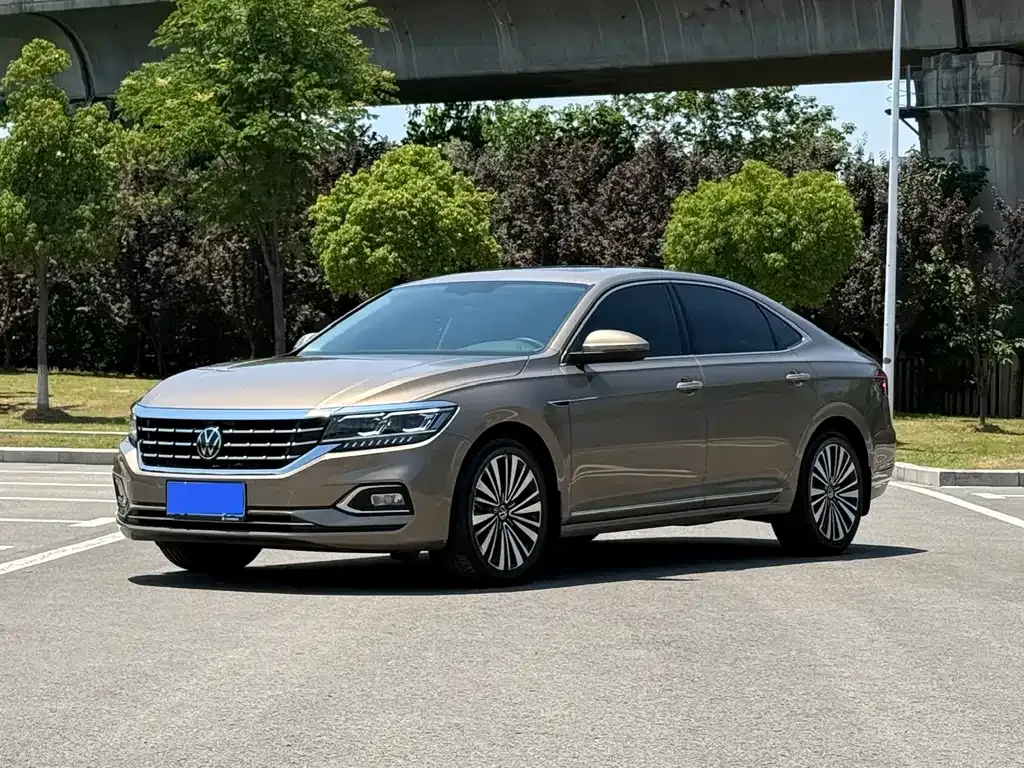 Volkswagen Passat — фото 1
