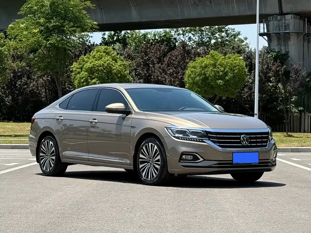 Volkswagen Passat — фото 10