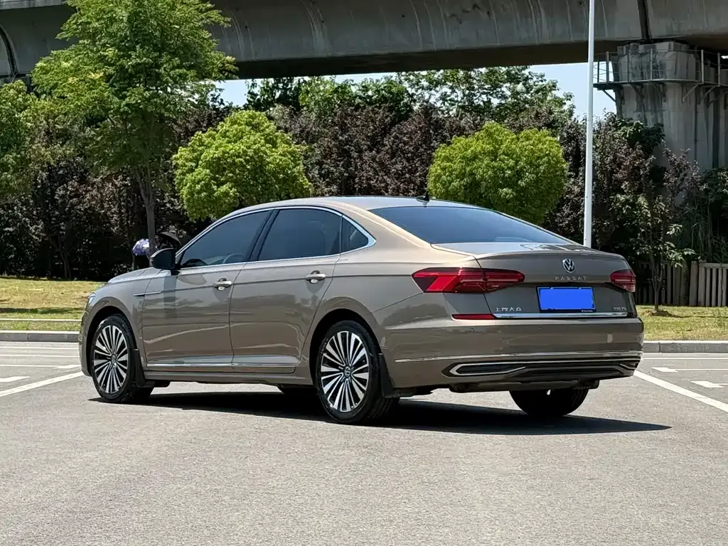 Volkswagen Passat — фото 7