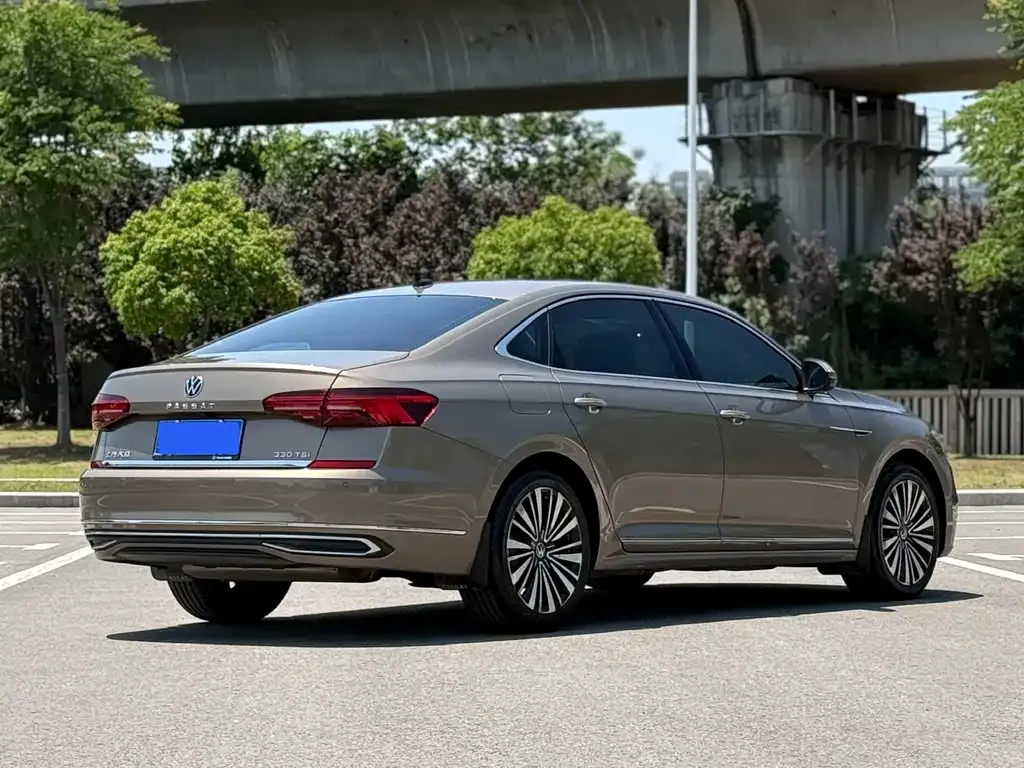 Volkswagen Passat — фото 9