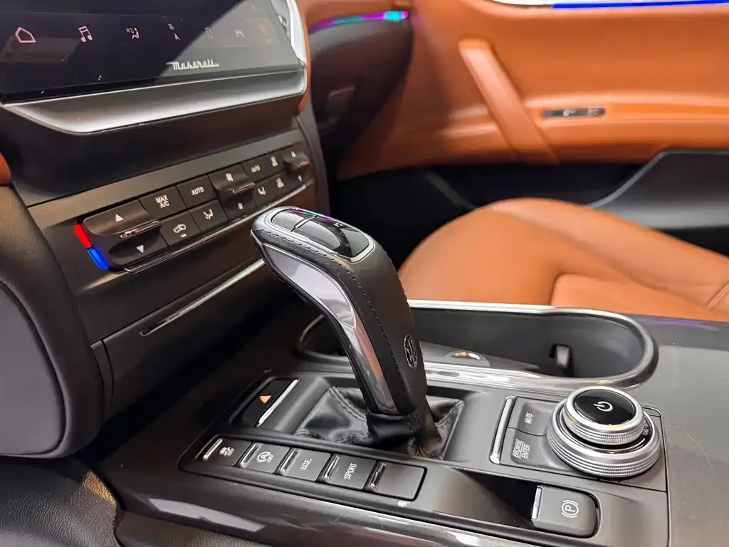 Maserati Ghibli — фото 9