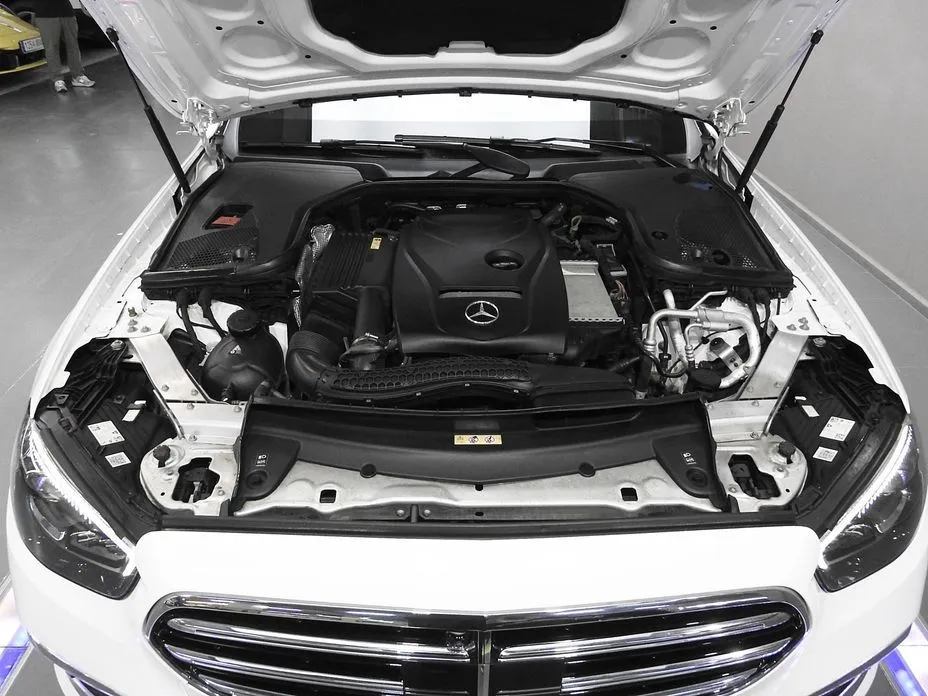 Mercedes-Benz E-Class — фото 10