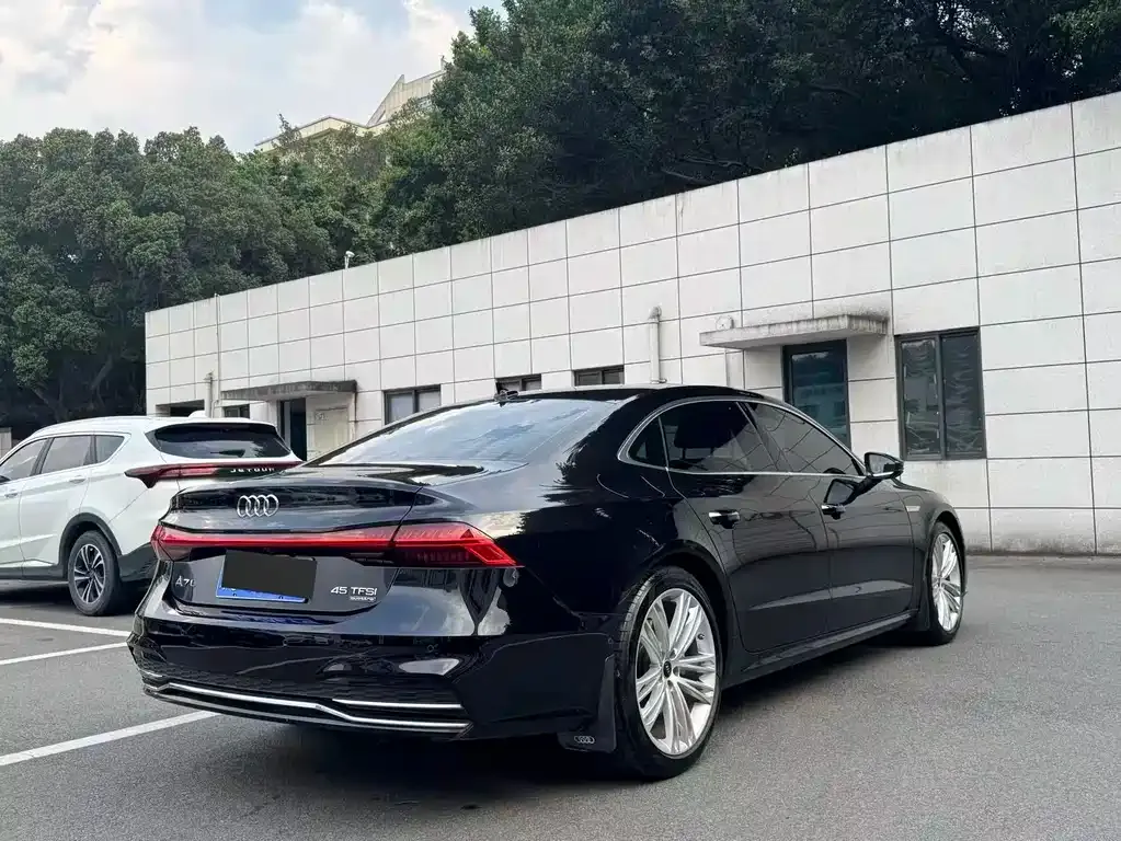 Audi A7L — фото 2