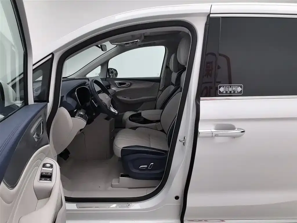 Roewe iMAX8 — фото 8