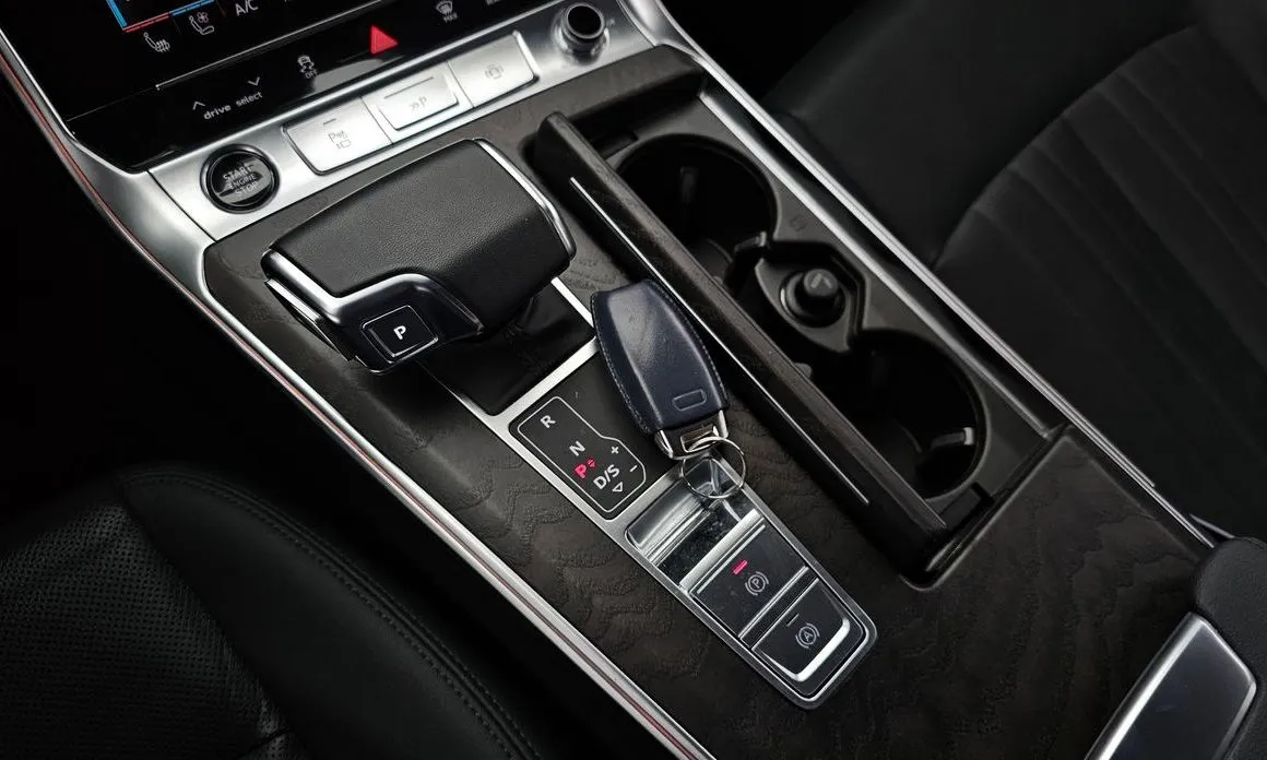 Audi A6 — фото 8