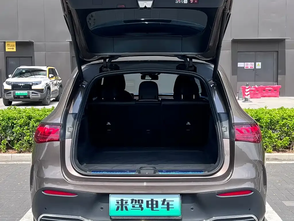 Mercedes-Benz EQE SUV — фото 10