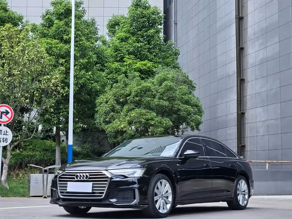 Audi A6L — фото 1