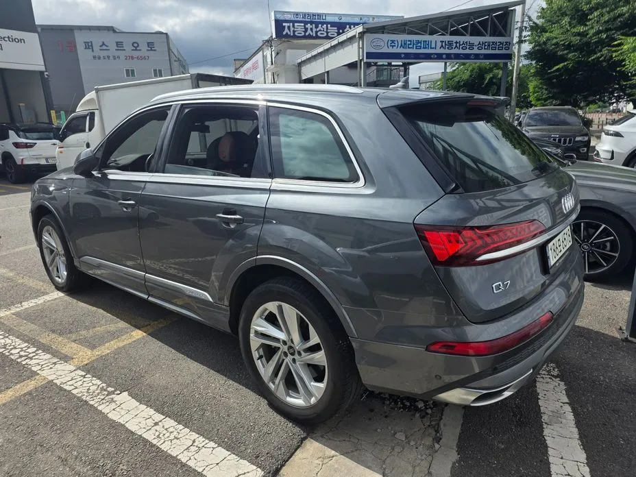 Audi Q7 — фото 10