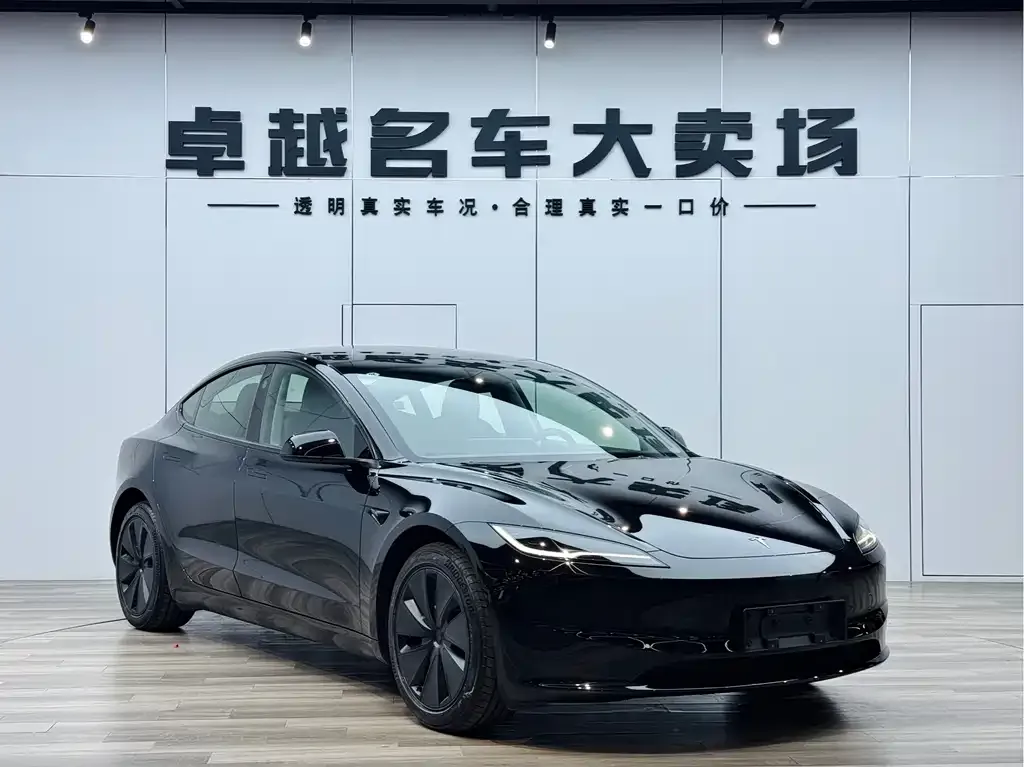 Tesla Model 3 — фото 1