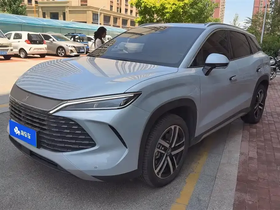 BYD L DM-i — фото 1