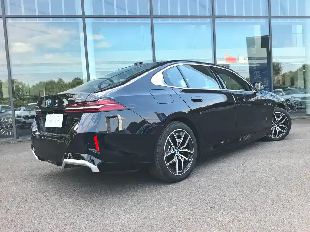BMW i5 — фото 10