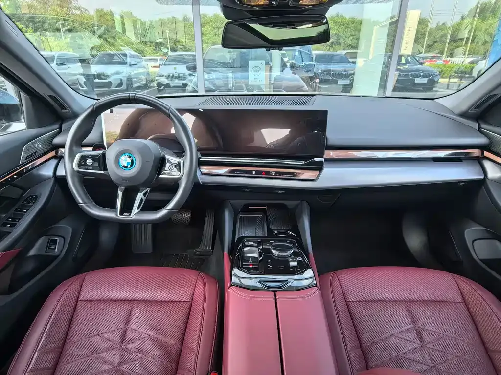 BMW i5 — фото 9