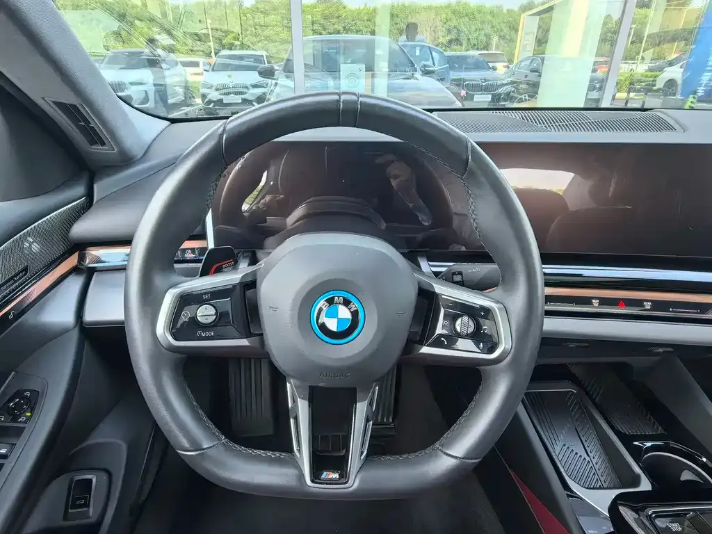 BMW i5 — фото 6