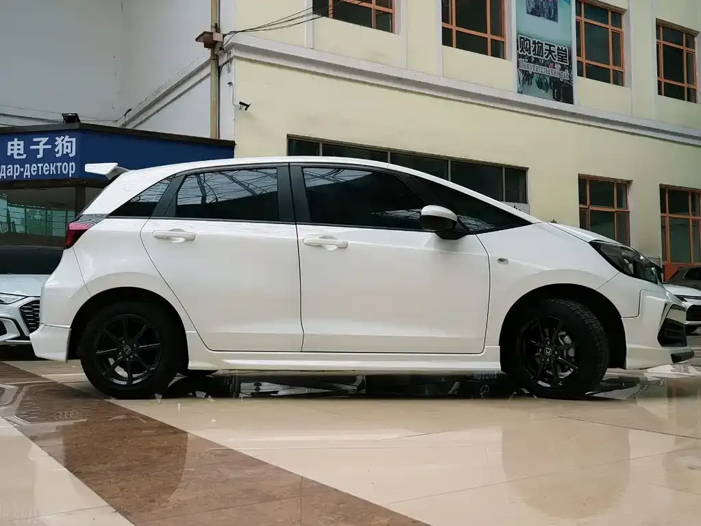 Honda Fit — фото 10