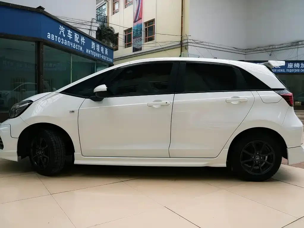 Honda Fit — фото 4