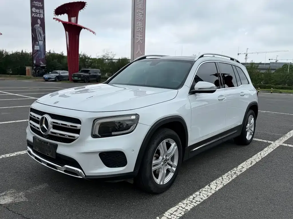 Mercedes-Benz GLB — фото 1