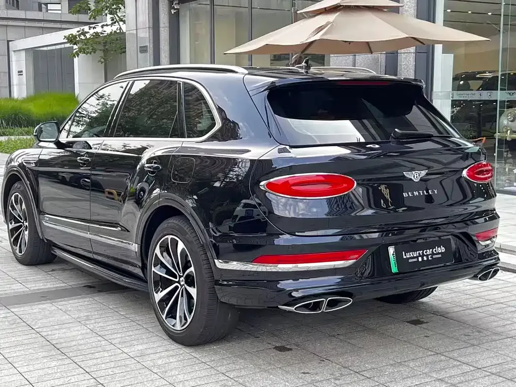 Bentley Bentayga PHEV — фото 6