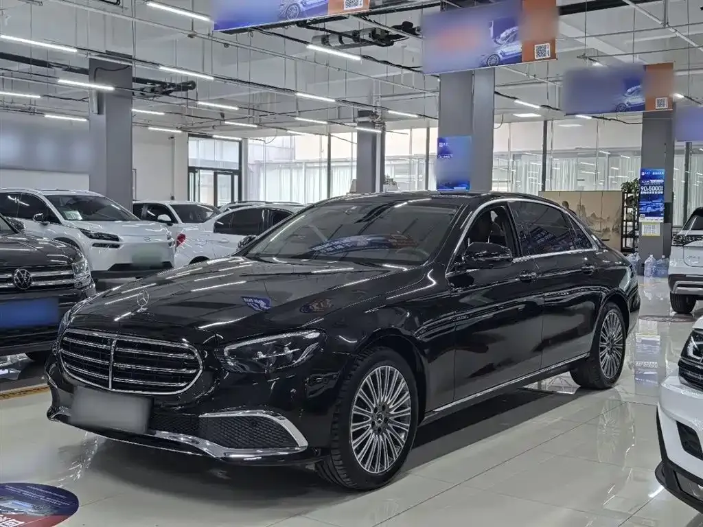 Mercedes-Benz E-Class — фото 1