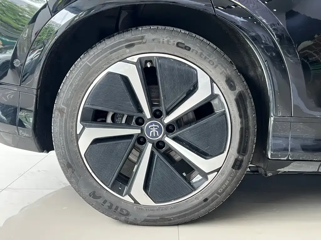 BYD L EV — фото 9