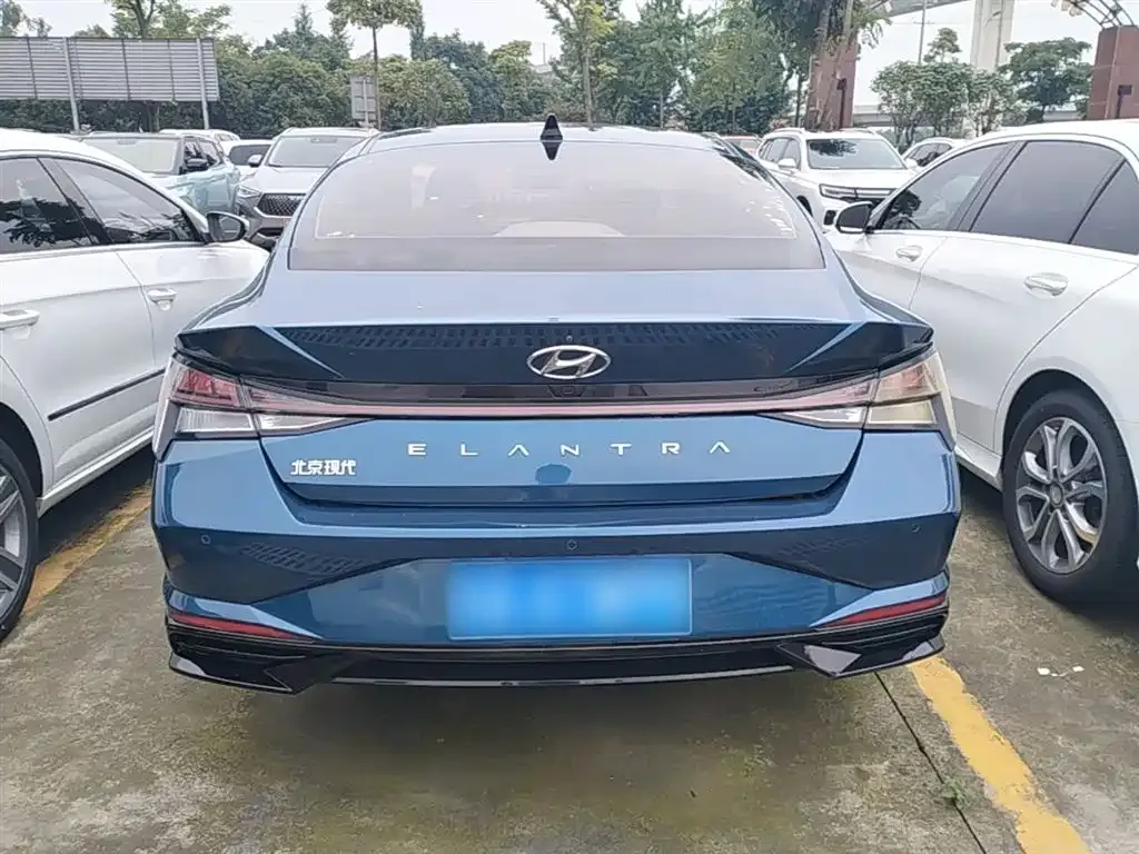 Hyundai Elantra — фото 7