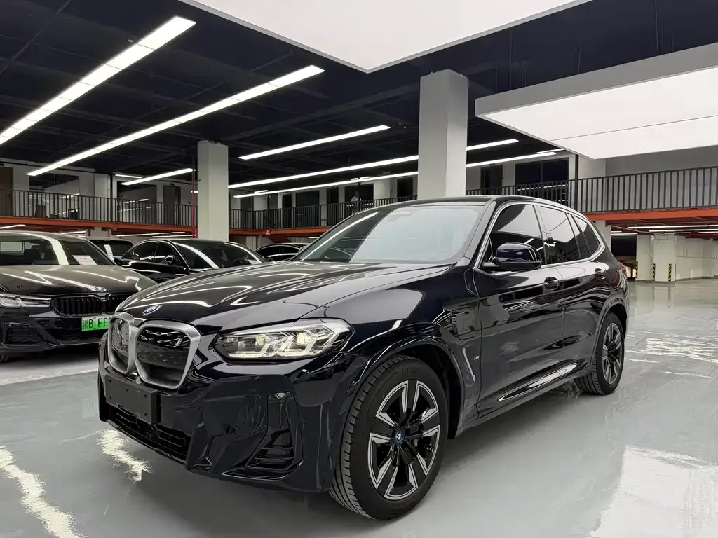 BMW iX3 — фото 1