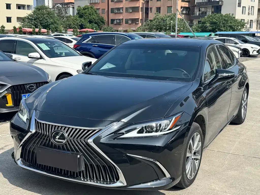 Lexus ES — фото 1