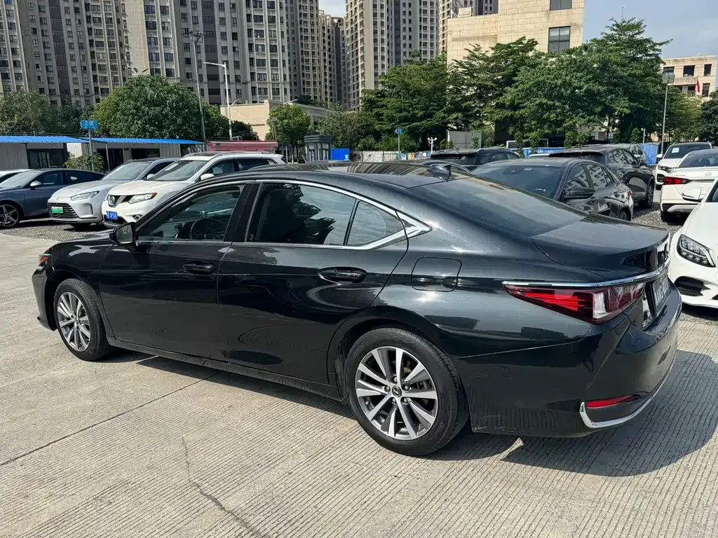Lexus ES — фото 10