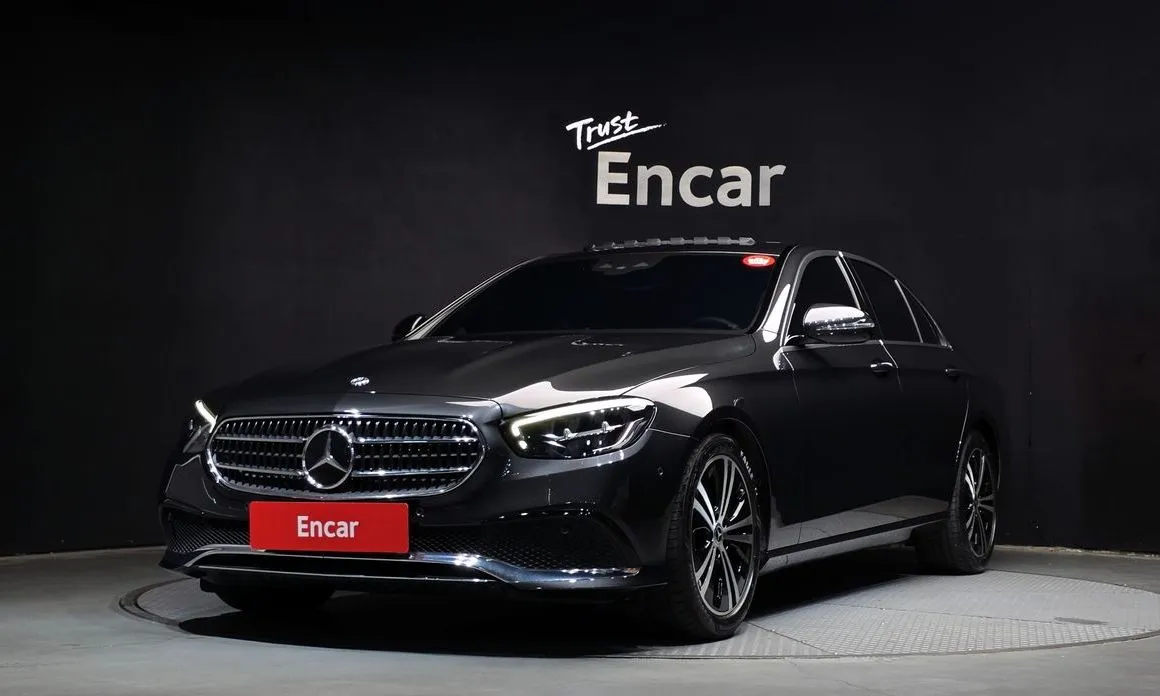 Mercedes-Benz E-Class — фото 1
