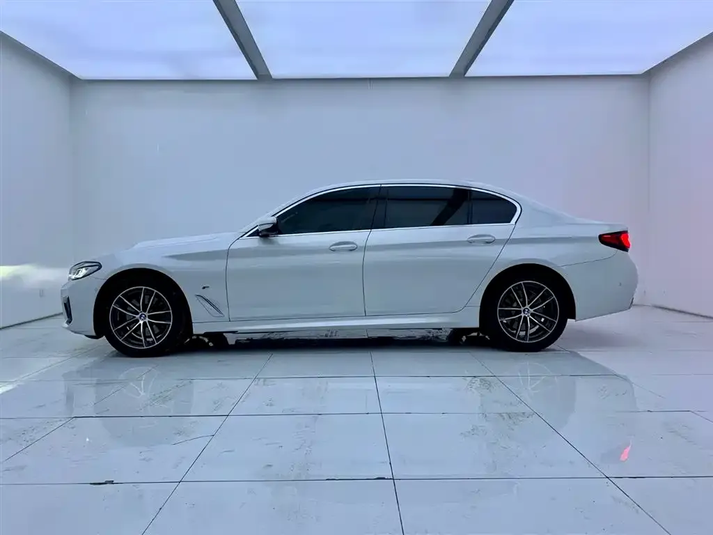 BMW 5 Series — фото 2