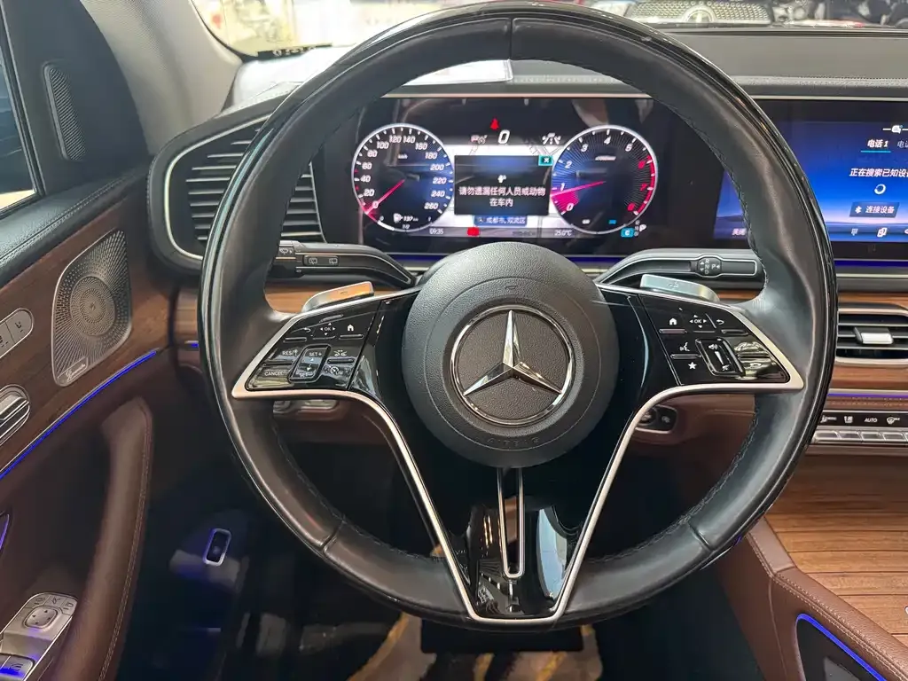 Mercedes-Benz GLS — фото 6