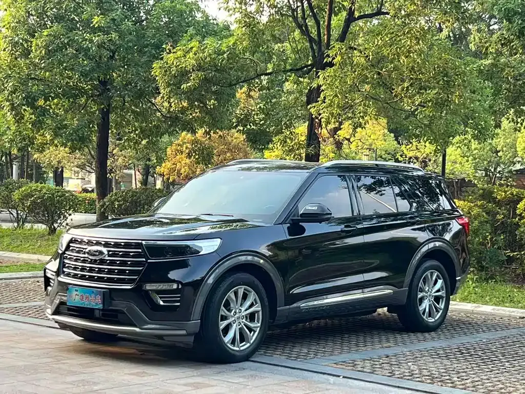 Ford Explorer — фото 1