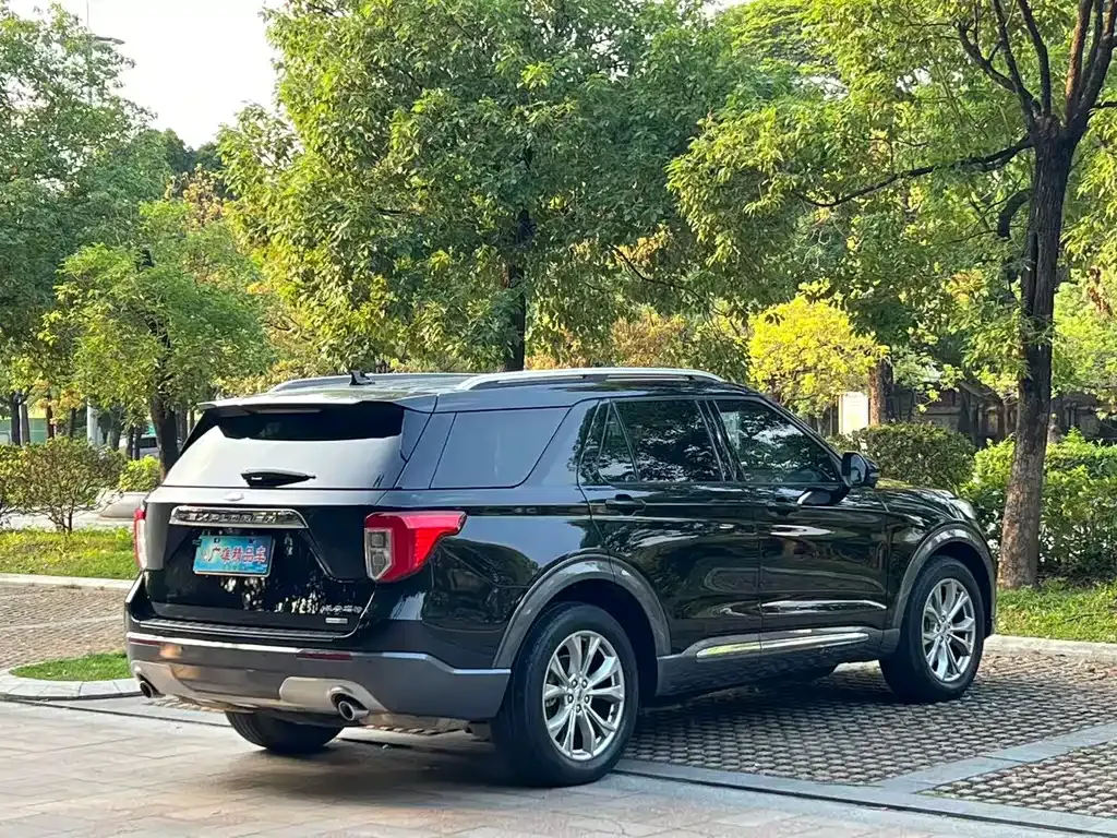 Ford Explorer — фото 10
