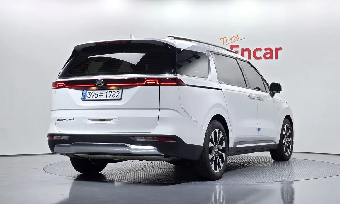 Kia Carnival — фото 10