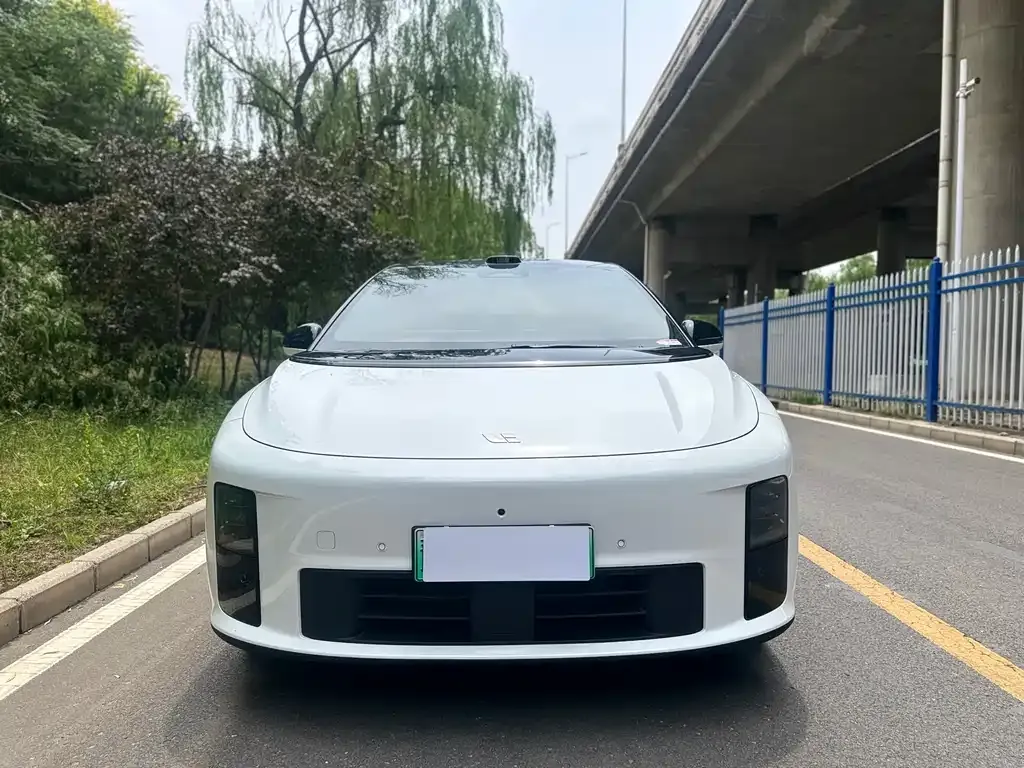 Li Auto i6 — фото 1