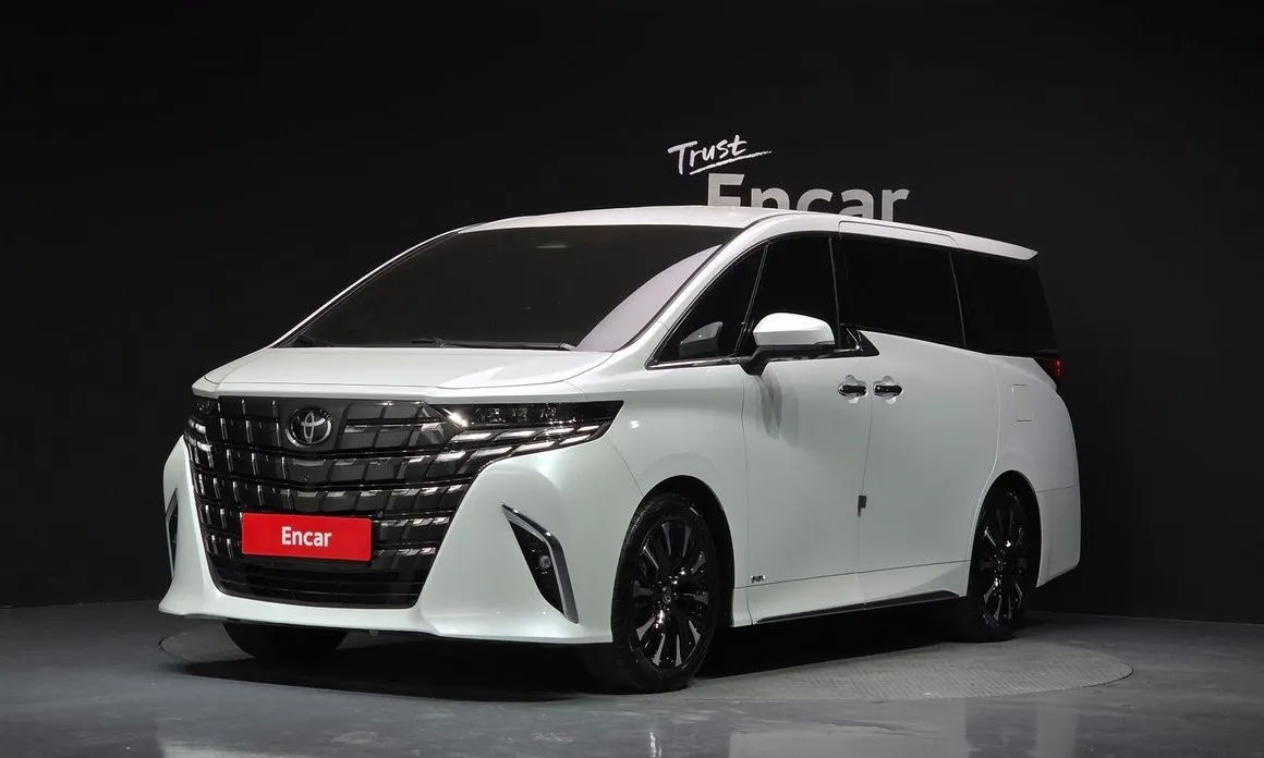 Toyota Alphard — фото 1
