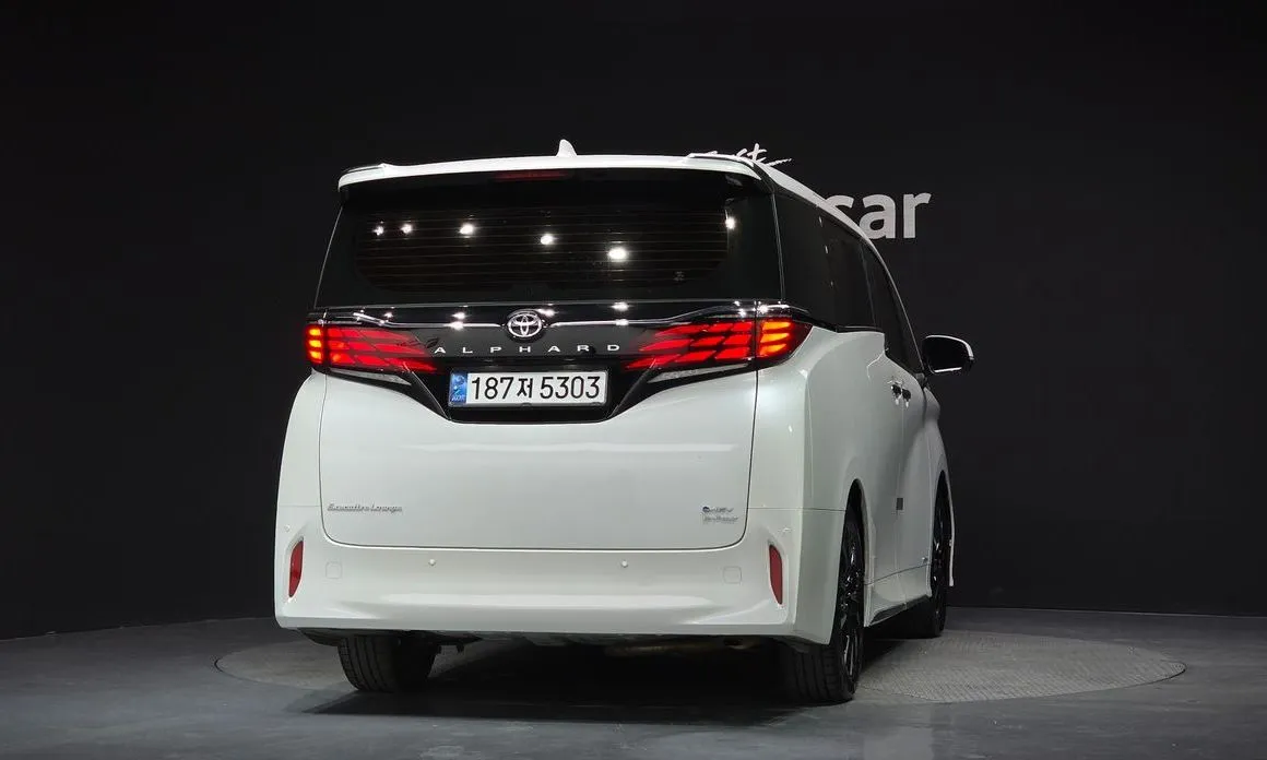 Toyota Alphard — фото 7