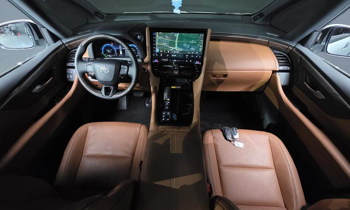 Toyota Alphard — фото 9