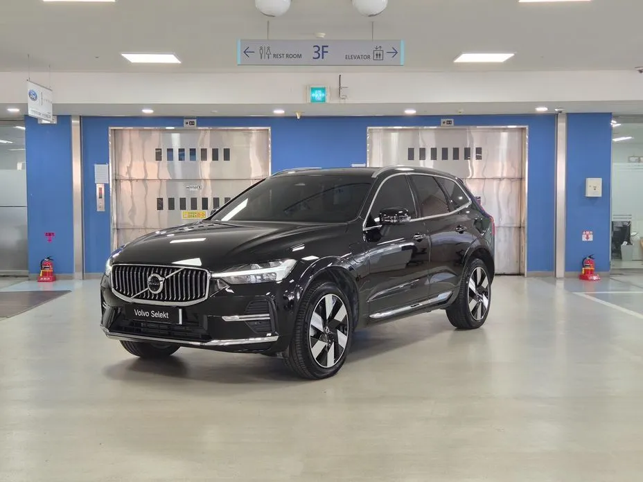 Volvo XC60 — фото 1