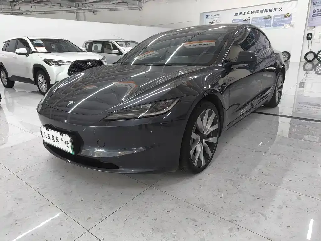 Tesla Model 3 — фото 1
