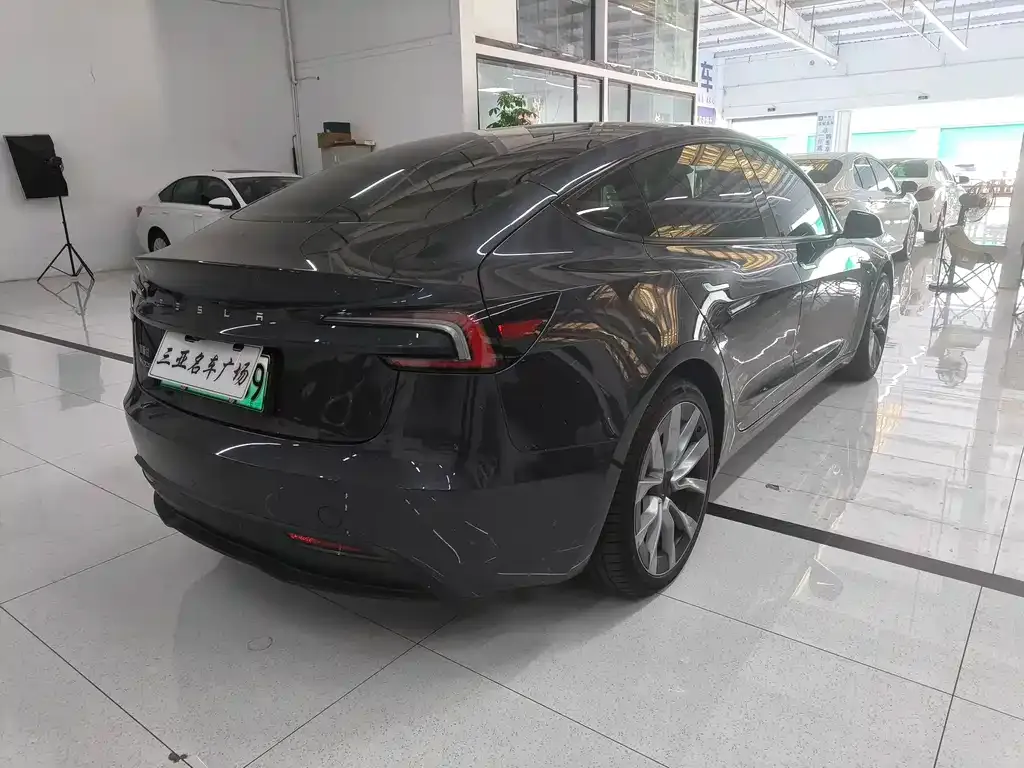 Tesla Model 3 — фото 5