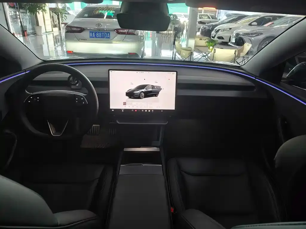Tesla Model 3 — фото 2