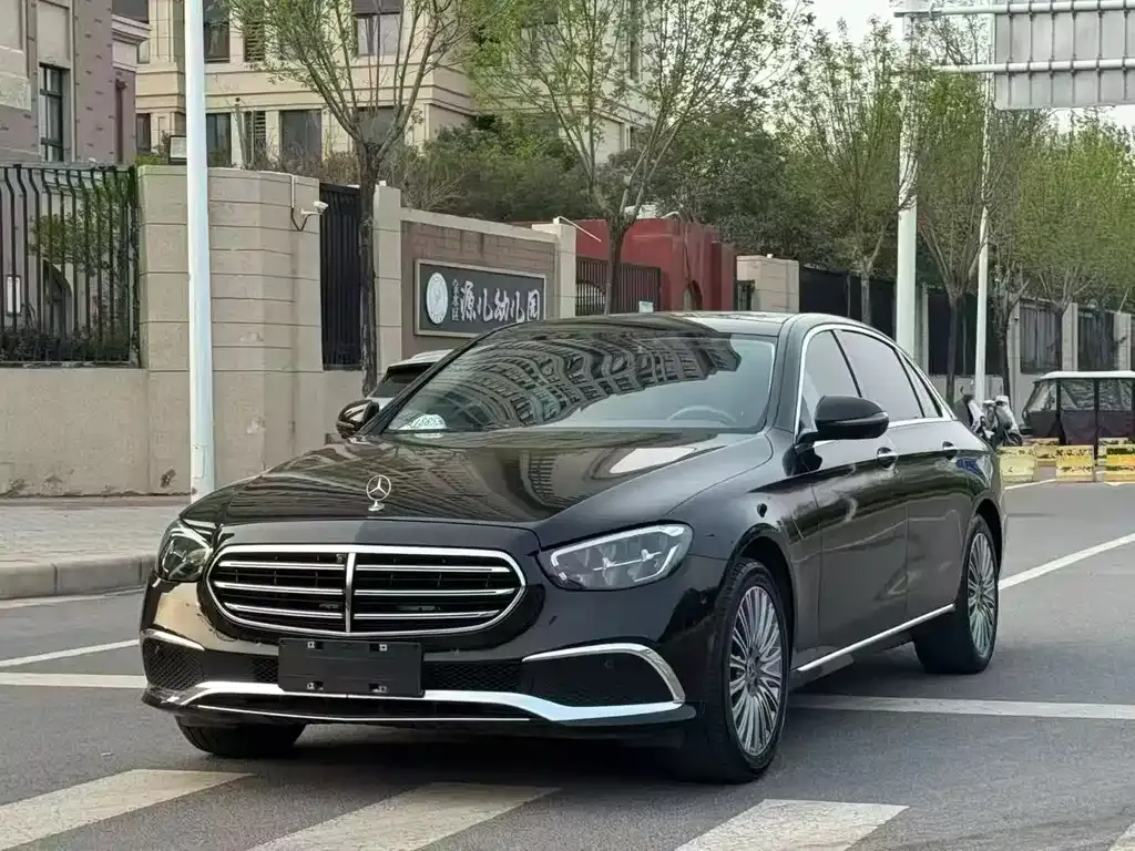 Mercedes-Benz E-Class — фото 1