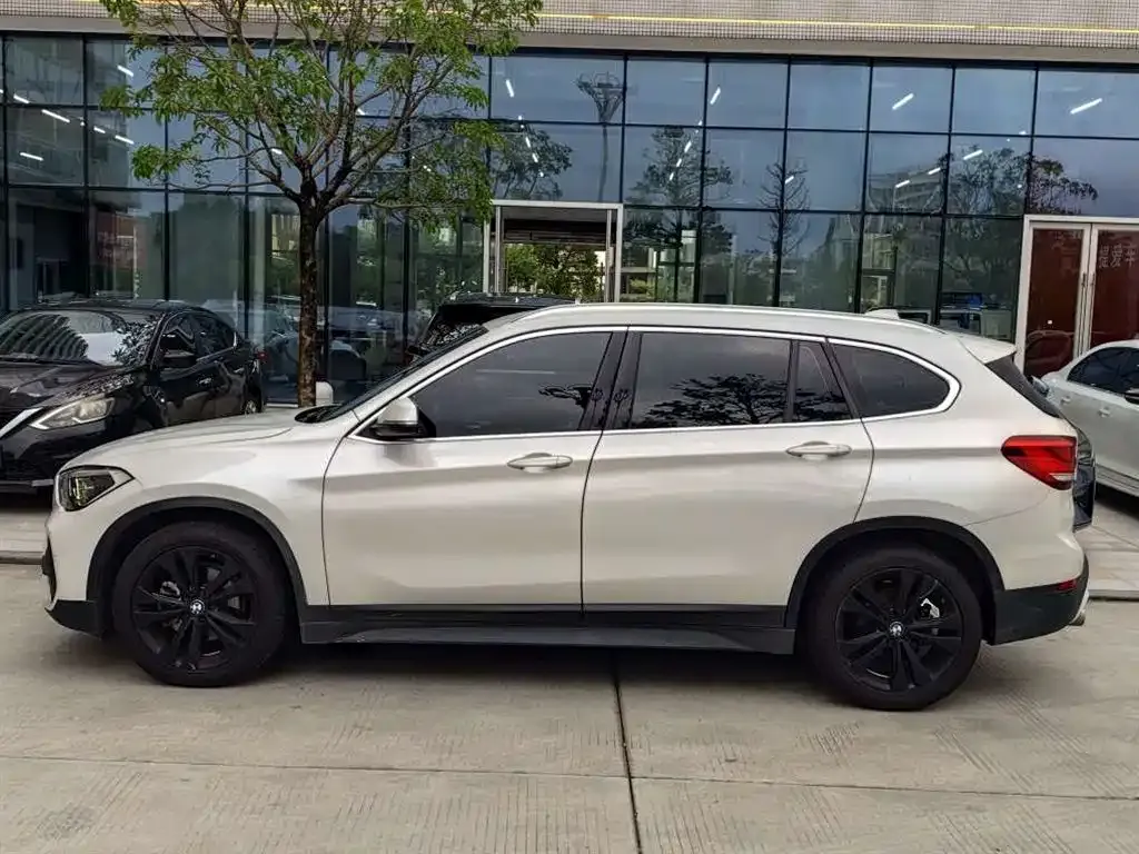 BMW X1 — фото 9